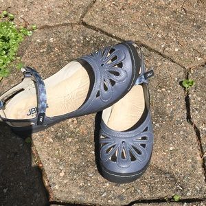 JBU By JAMBU Wildflower